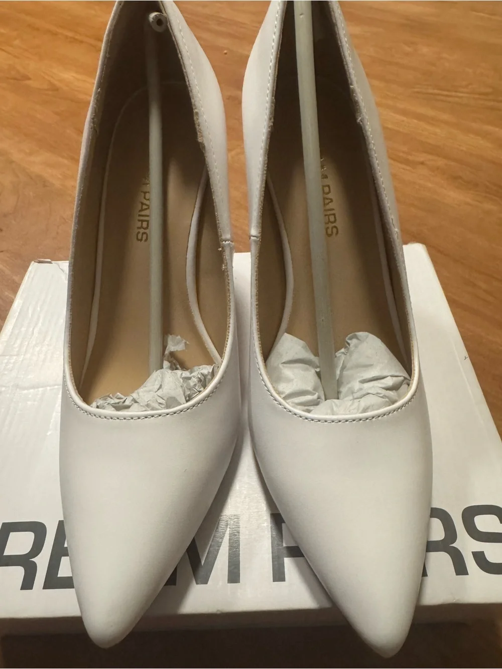 Dream Pairs White Pointed Toe heels
